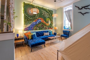 Seating area with "live" wall