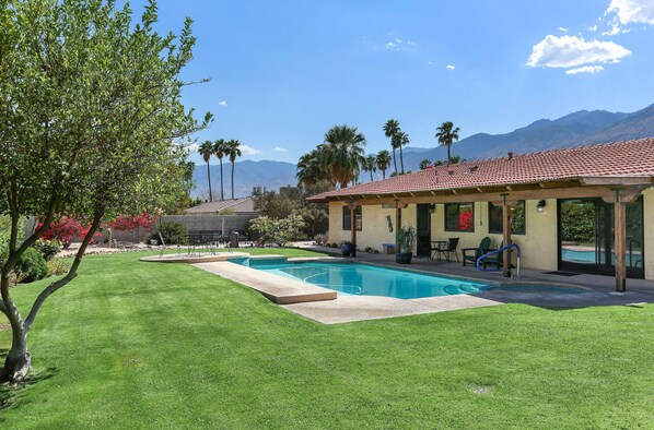 Huge private back yard with pool/hot tub/BBQ grille and mountain views.