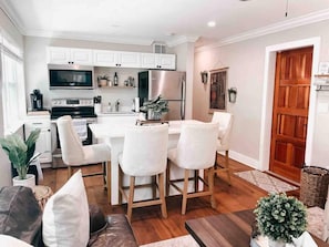 Gorgeous dining and kitchen area.