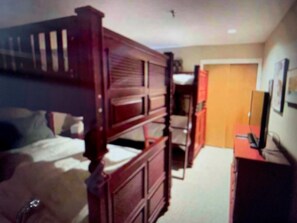 Bedroom #2 (2 bunk beds)