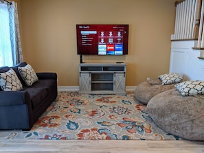 2nd floor family room TV area