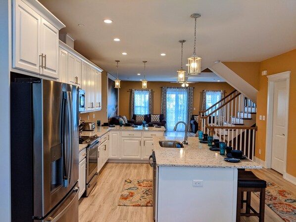 2nd floor kitchen to family room