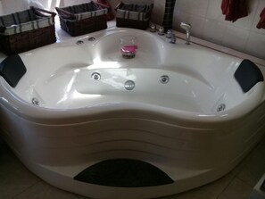 Jacuzzi- For that romantic evening or just to relax and be pampered. 