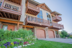 Really gorgeous in summer - private garage and decks.