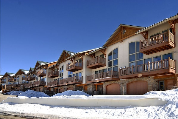 Beautiful townhomes and a blue sky in winter! Walk to the lifts.