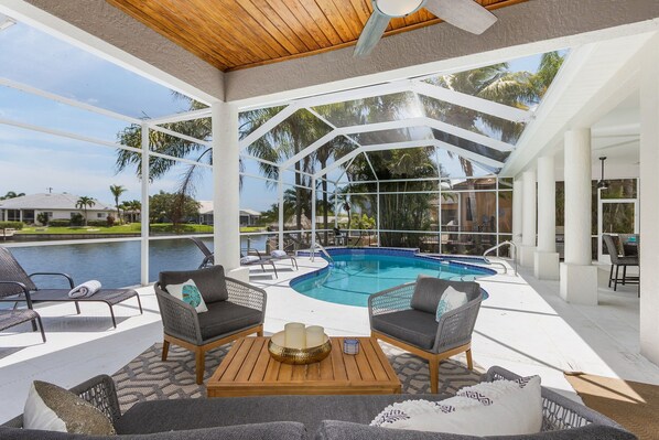 Large Lanai vacation rental, Cape Coral