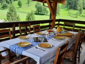 Outdoor dining