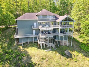 Black Bear Hideaway sits on 2 acres surrounded by woods. Easy access roads!