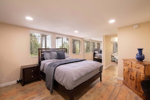 Master Suite · Queen Size Bed