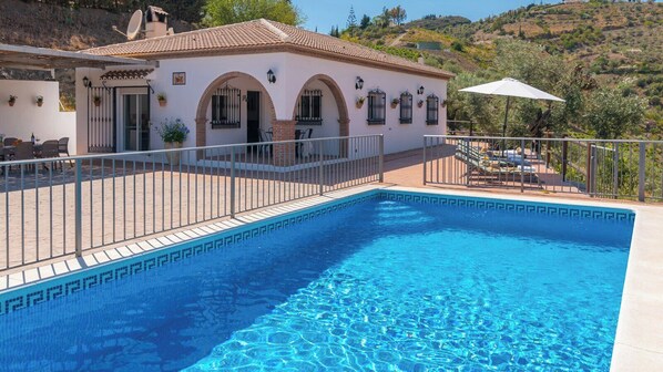 Casa Rural Moreno Canillas de Albaida by Ruralidays