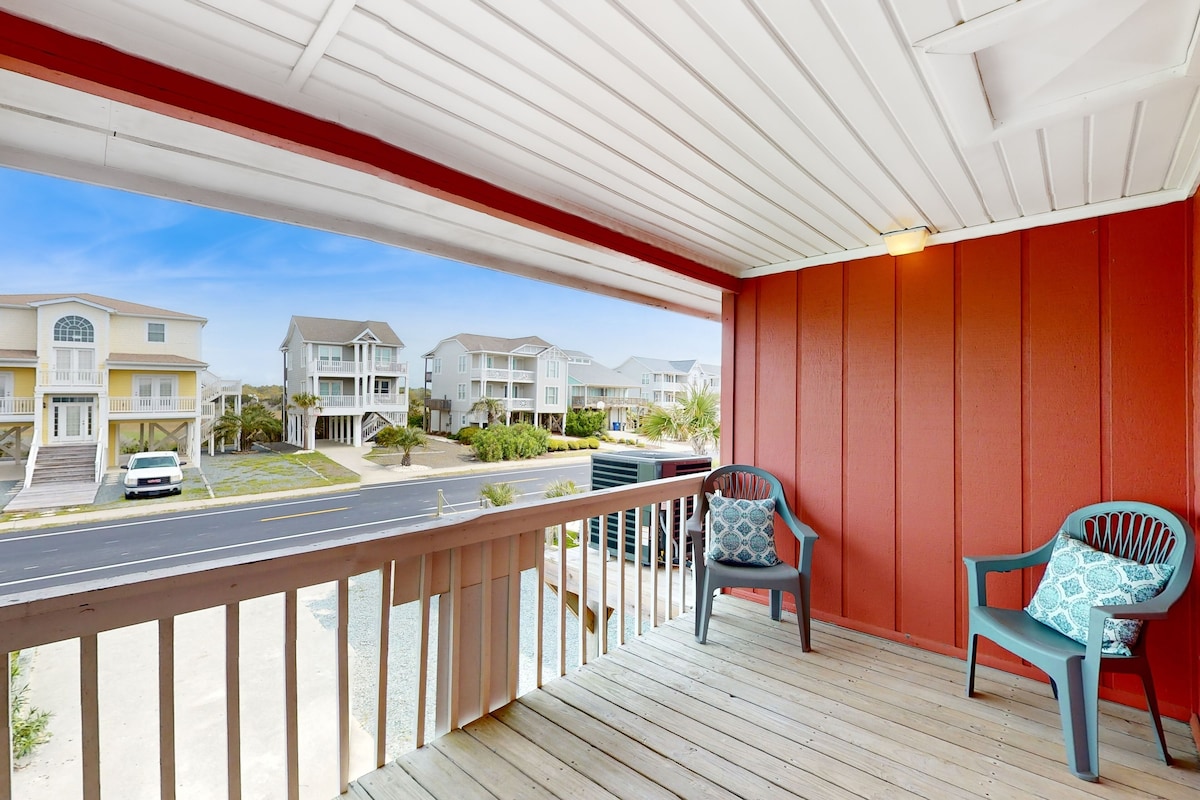 Fun-Filled Beachfront House w/Free WiFi, Private Washer/Dryer, AC, Patio, Deck