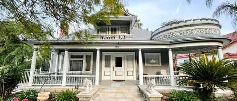 You’ll love hanging out on the porch and watching hikers go to the mountain!