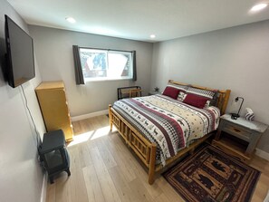 Primary with Queen bed, desk/chair.