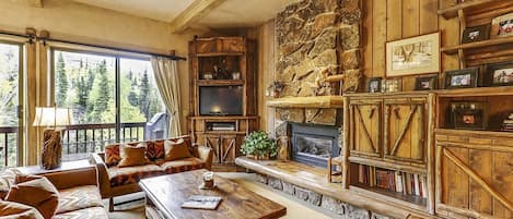 Living Area w/ Fireplace and TV