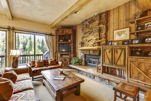 Living Area w/ Fireplace and TV