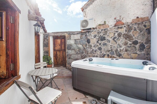 Bain à remous extérieur