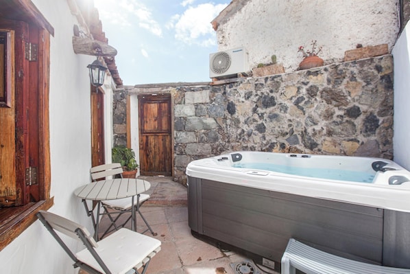 Bain à remous extérieur