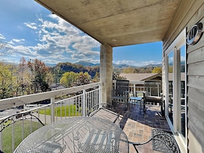 Balcony and Outdoor Seating