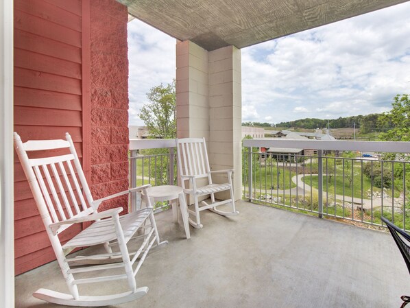 River View Condo Bear Crossing 302 - If you've been on the lookout for the perfect vacation rental, your search is over. Book this lovely condo today to experience the vacation of a lifetime!