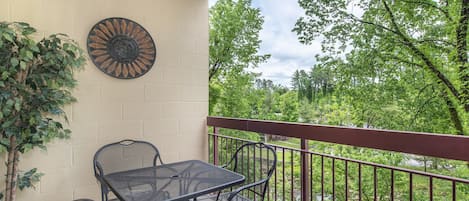 Welcome to Splash 'n' Views Cedar Lodge 303! - From the moment you pull into the driveway, you’ll know that you’ve booked your vacation stay someplace special.