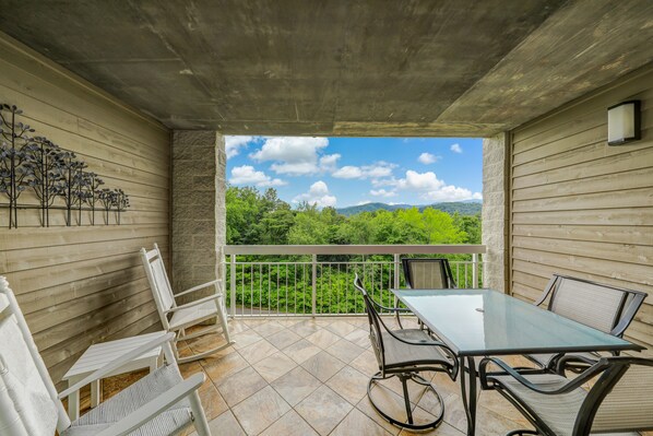 Peak Relaxation - Bring a good book and a cool drink out on the balcony. The day will fly by as you dive into a new mystery novel!