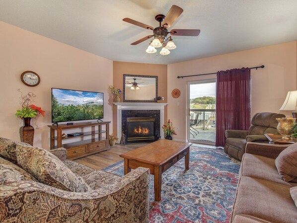 Welcome Creekside Hideaway - So much comfort, so much to please the eye, so much to do, so close to everything!