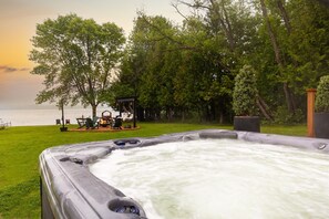 Relax under the stars in your private hot tub and fresh northern skies.