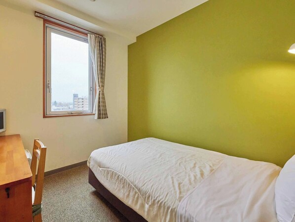 ・[613] Enjoy the tranquility of being alone in this simple and sophisticated non-smoking semi-double room