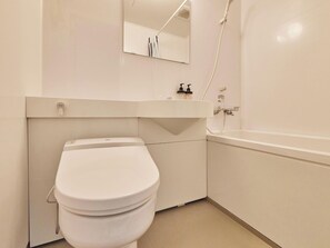 ・[613] A clean, well-designed unit bath for a smooth, busy morning