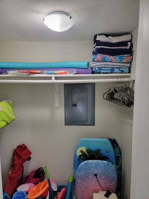 6 Beach towels and boogie boards