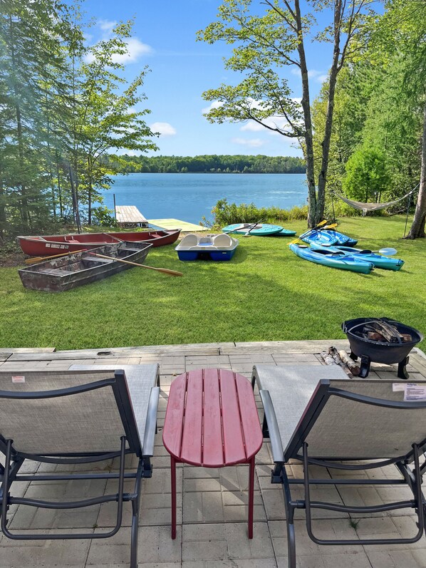 Comfortable chaise lounges for the parents!+12 boats, Lilypad, cornhole, archery
