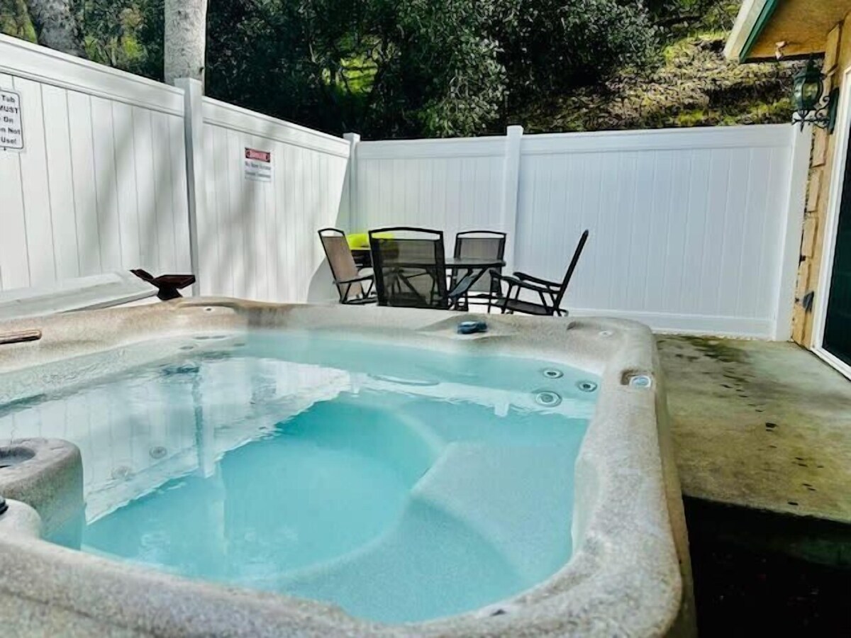 Wild Stallion/HOT TUB/Sleeps 4/Darts/Private
