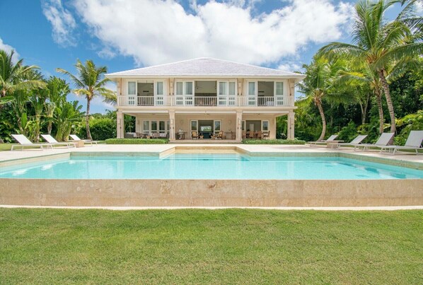 Hacienda A21- Golf-front villa with large spaces situated in luxury beach resort (725)