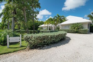 Hacienda A21- Golf-front villa with large spaces situated in luxury beach resort (729)