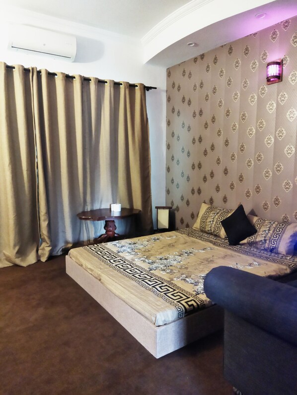 Master Bedroom 01