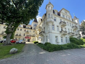 Die Zufahrt zur Residenz am Kurpark.