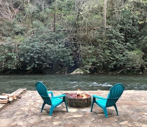 Romantic firepit for two - with plenty of seating for more