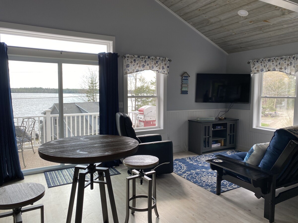 Studio Apartment overlooking Molasses Pond