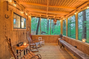 Screened-In Porch | Overlooking Coon Creek Forever Wild Tract