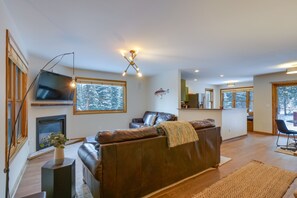 Living Room | Cable TV