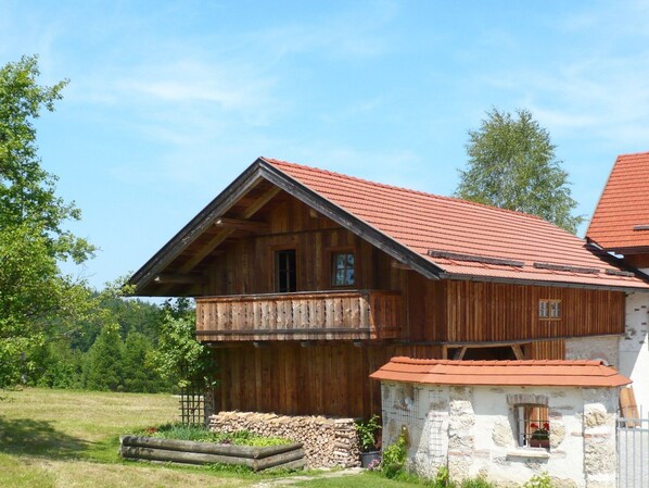 Ciel, Plante, Propriété, Bâtiment, Fenêtre, Nuage, Maison, Bois, Arbre, Lot Terre