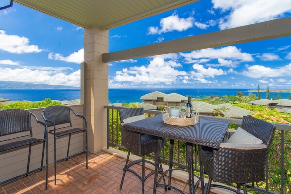 Unwind on your private lanai with sweeping ocean views- perfect for winter whale watching
