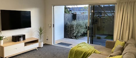 Lounge, indoor/outdoor flow to front deck