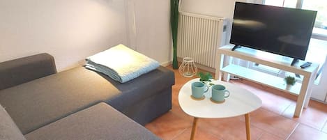 Wohnzimmer/Schlafsofa EG