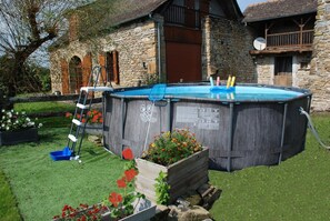 PISCINE HORS SOL (baignade juin à septembre selon météo)