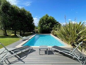 Piscine chauffée des propriétaires, accès toutes les fins d'après-midi de 17h 30 à 19h 30 de juin à septembre