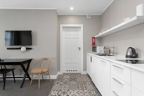 Kitchen & dining