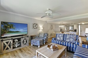 Living Room / 4303 Island Club - Living Room / 4303 Island Club