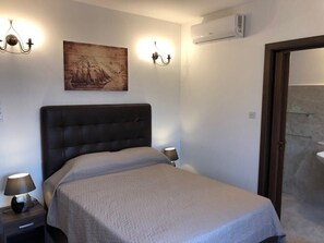 Lyons Bedroom 3