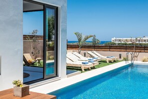 Pool. Fos Villa: your place under the Cretan sun.